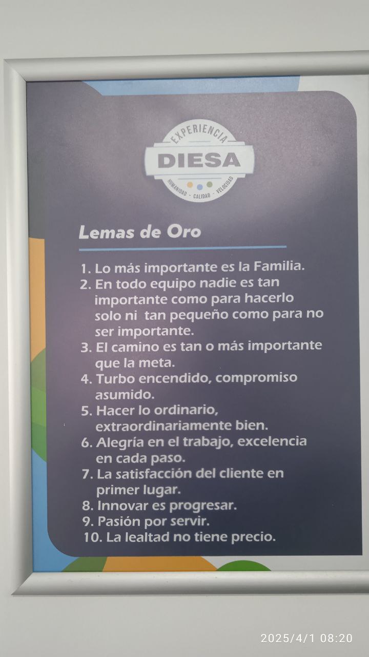 Un cartel con los lemas de la empresa que refuerzan su compromiso y valores.